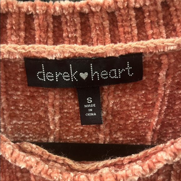 Derek Heart Ribbed Coral Sweater - Picture 2 of 2